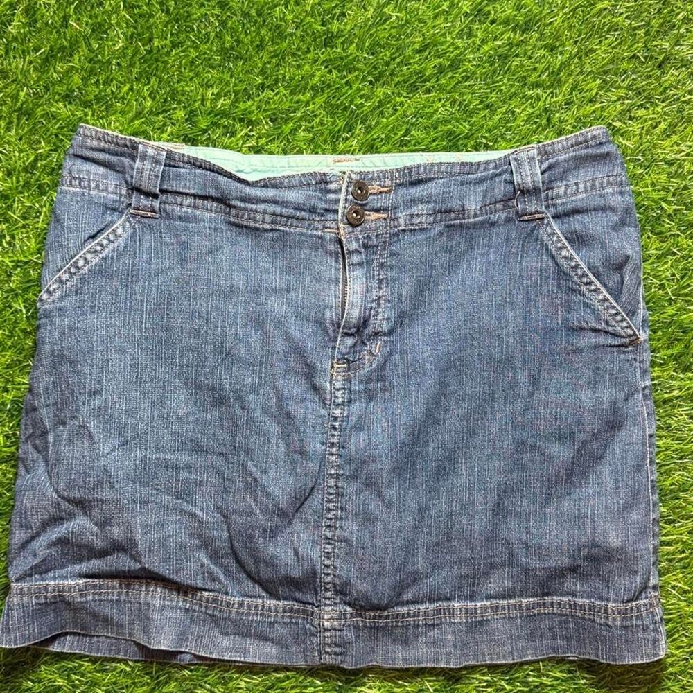 Sonoma blue denim mini skirt with button fly and pockets. Size: 6